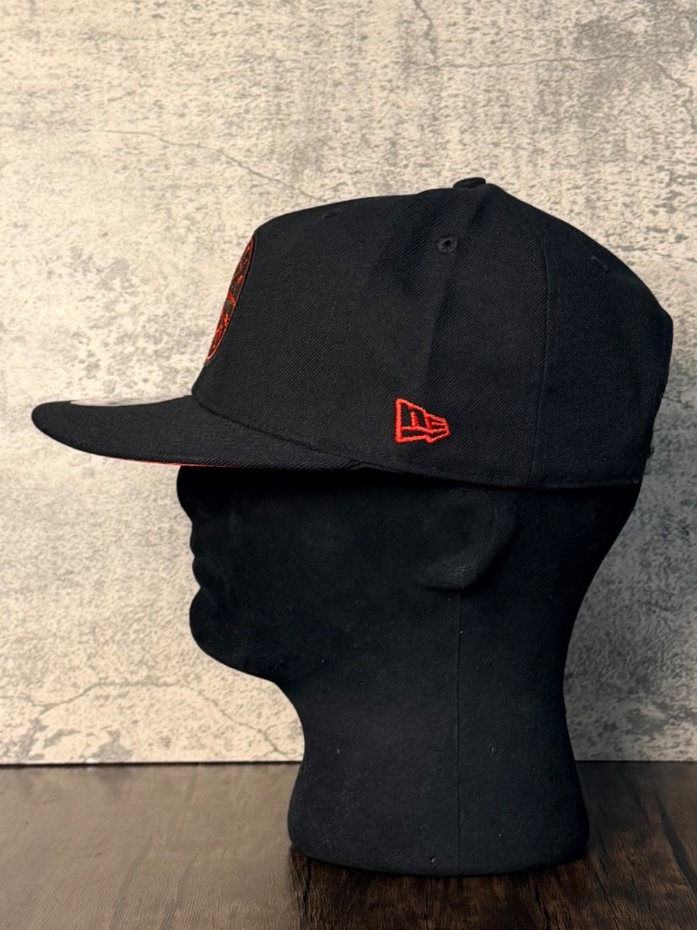 New Era 9FIFTY MLB Seattle Mariners Red Blackout 40th Anniv Patch Snapback Hat - Picture 9 of 9